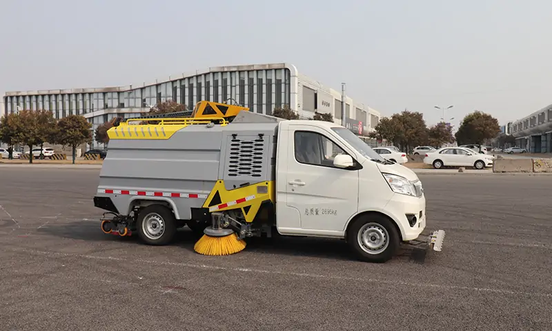 新品上市！新能源純電動洗掃車亮相！長安底盤可上牌，可旋轉機械臂帶高壓沖洗顯奇效！