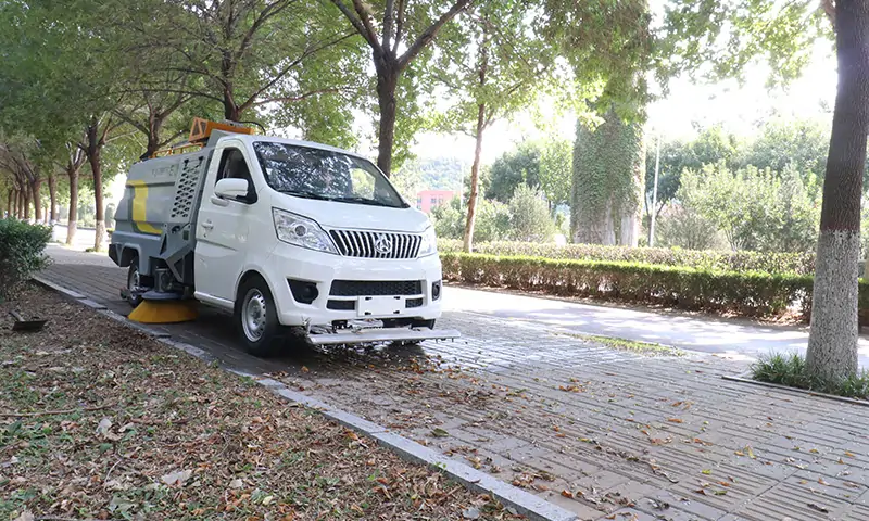 新能源純電動(dòng)洗掃車(chē)助力城市環(huán)境建設(shè)